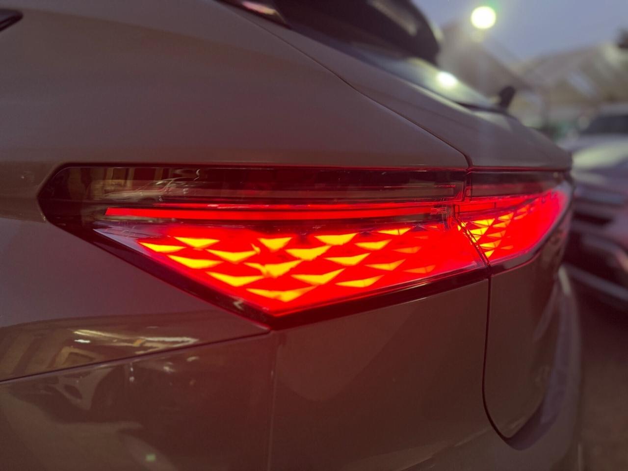 DS4 BlueHDi 130 aut. Performance Line+ Tetto Led a