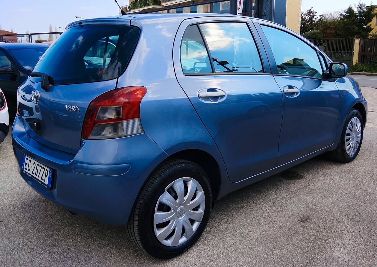 Toyota Yaris 1.3 4 CILINDRI!