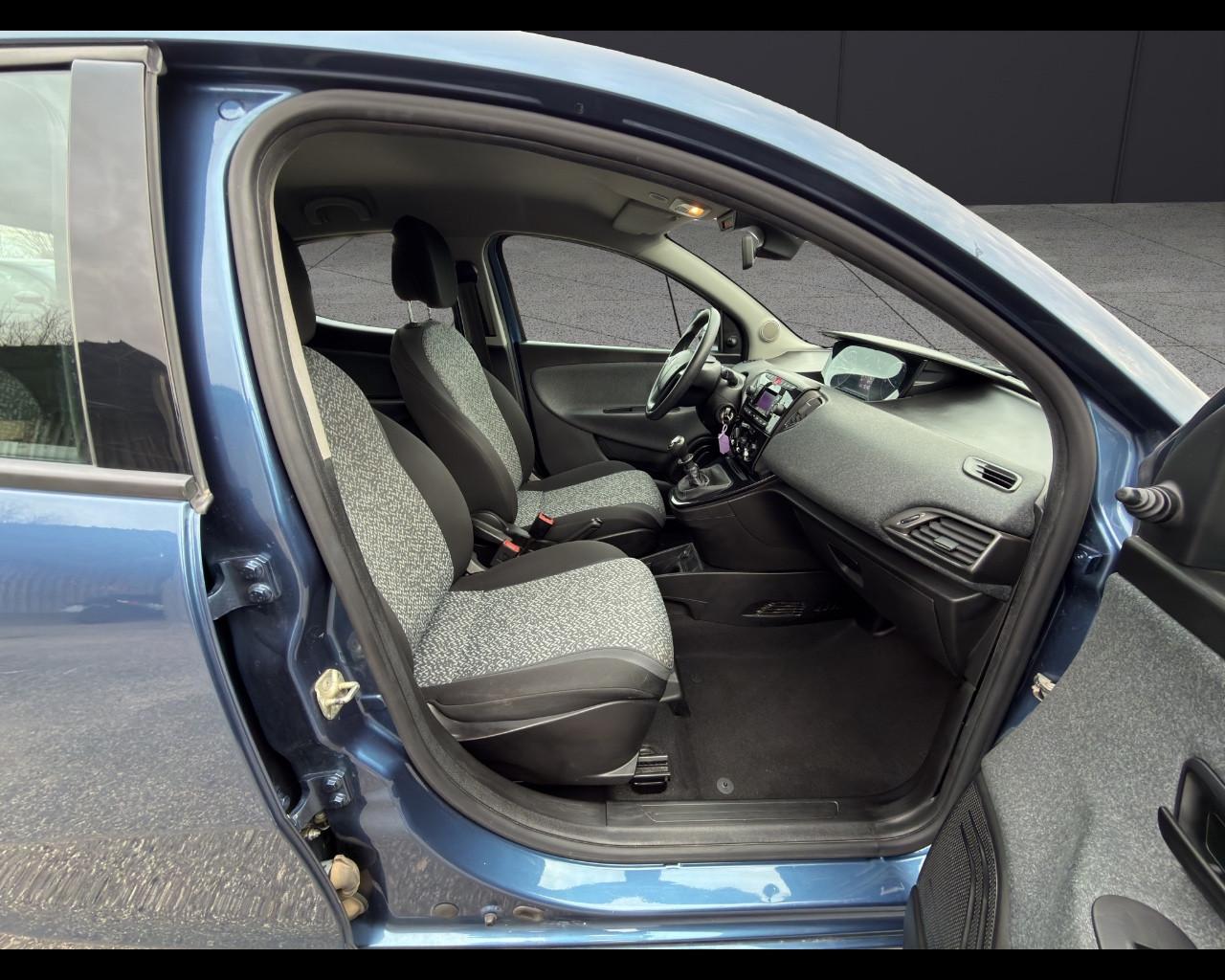 LANCIA Ypsilon 3ª serie - Ypsilon 1.0 FireFly 5 porte S&S Hybrid Silver