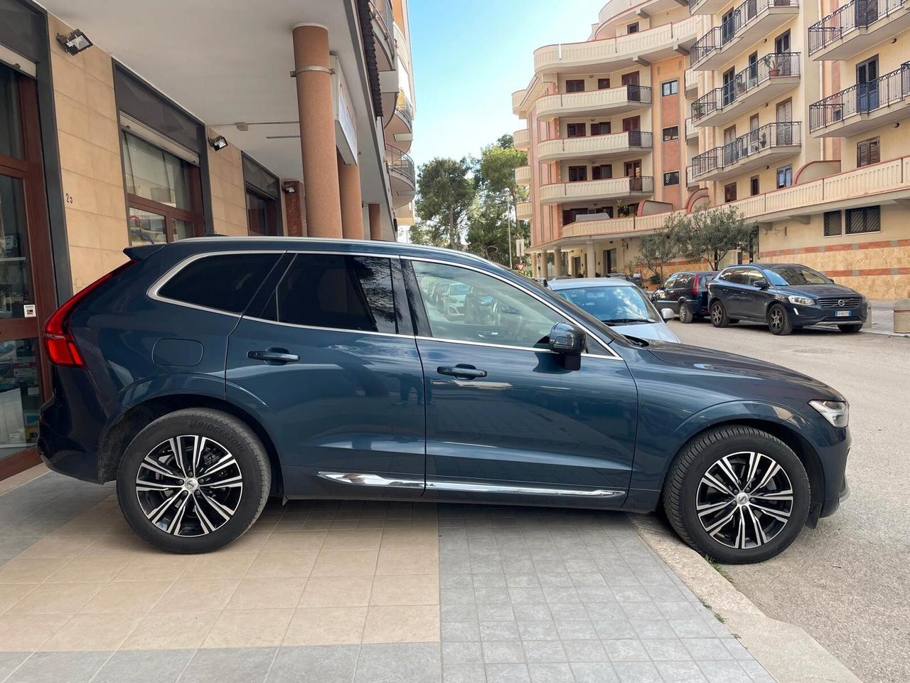 Volvo XC 60 B4 (d) 20d 197CV Aut. INSCRIPTION TETTO NAVY PELLE LED 19