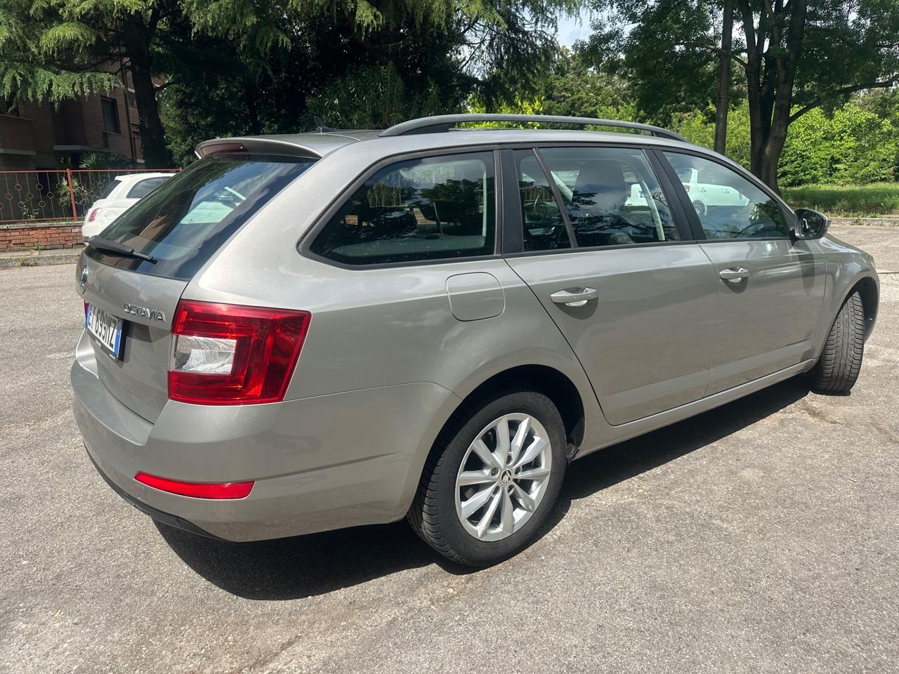 Skoda Octavia 1.6 TDI CR 105 CV Elegance