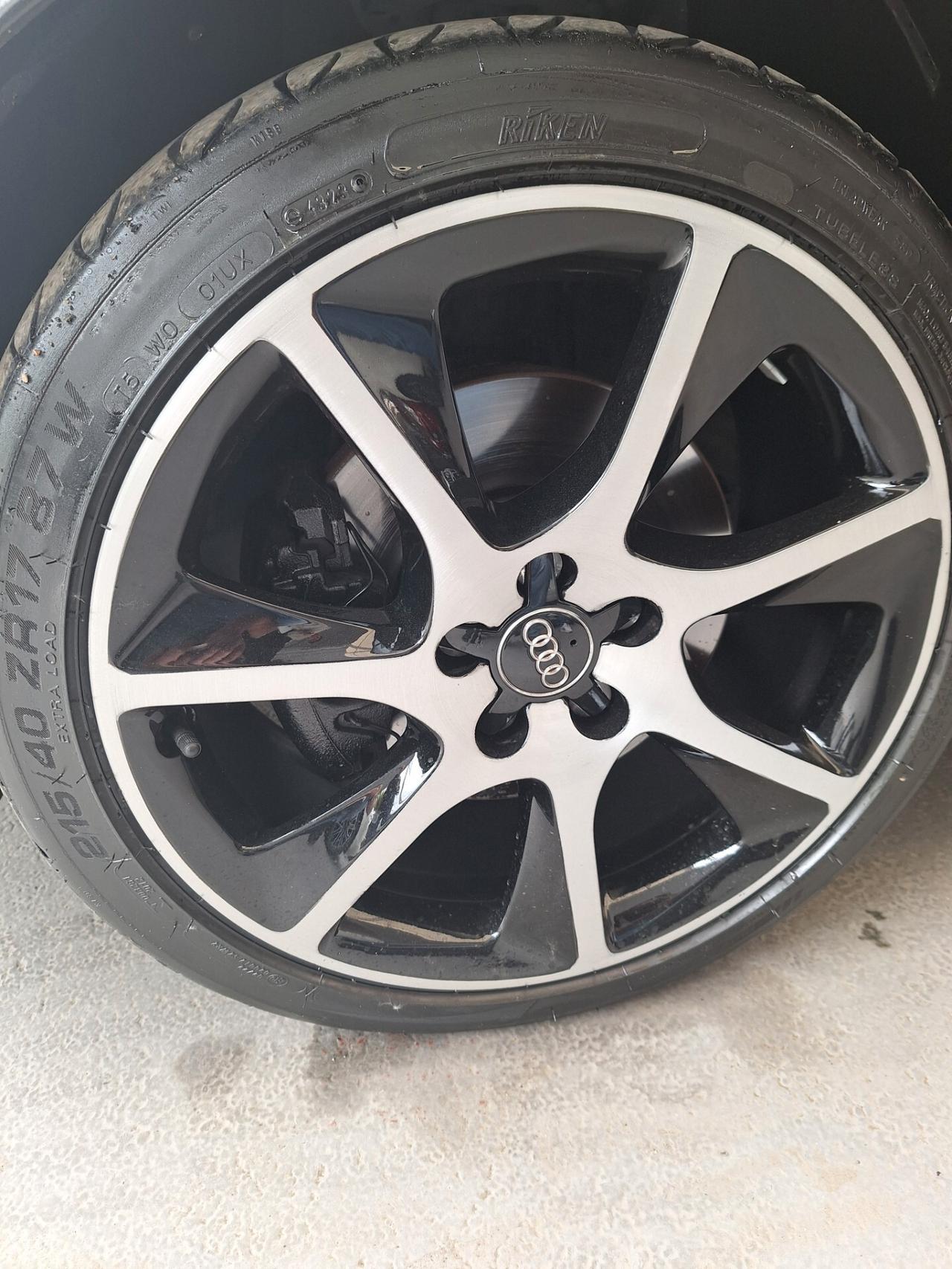 Audi A1 1.6 TDI 105 CV Ambition 02/2011