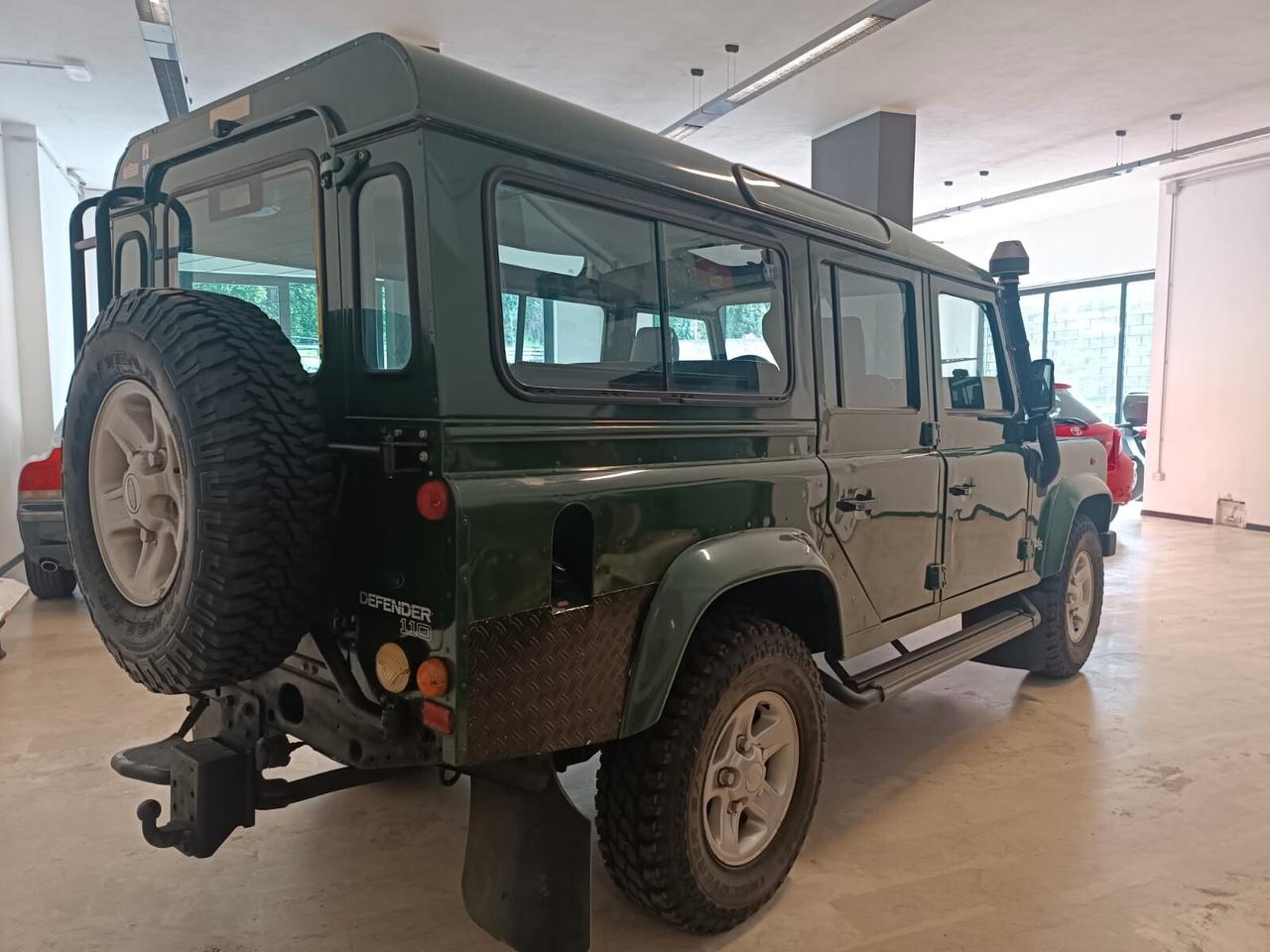Land Rover Defender 110 2.5 Td5 9 POSTI