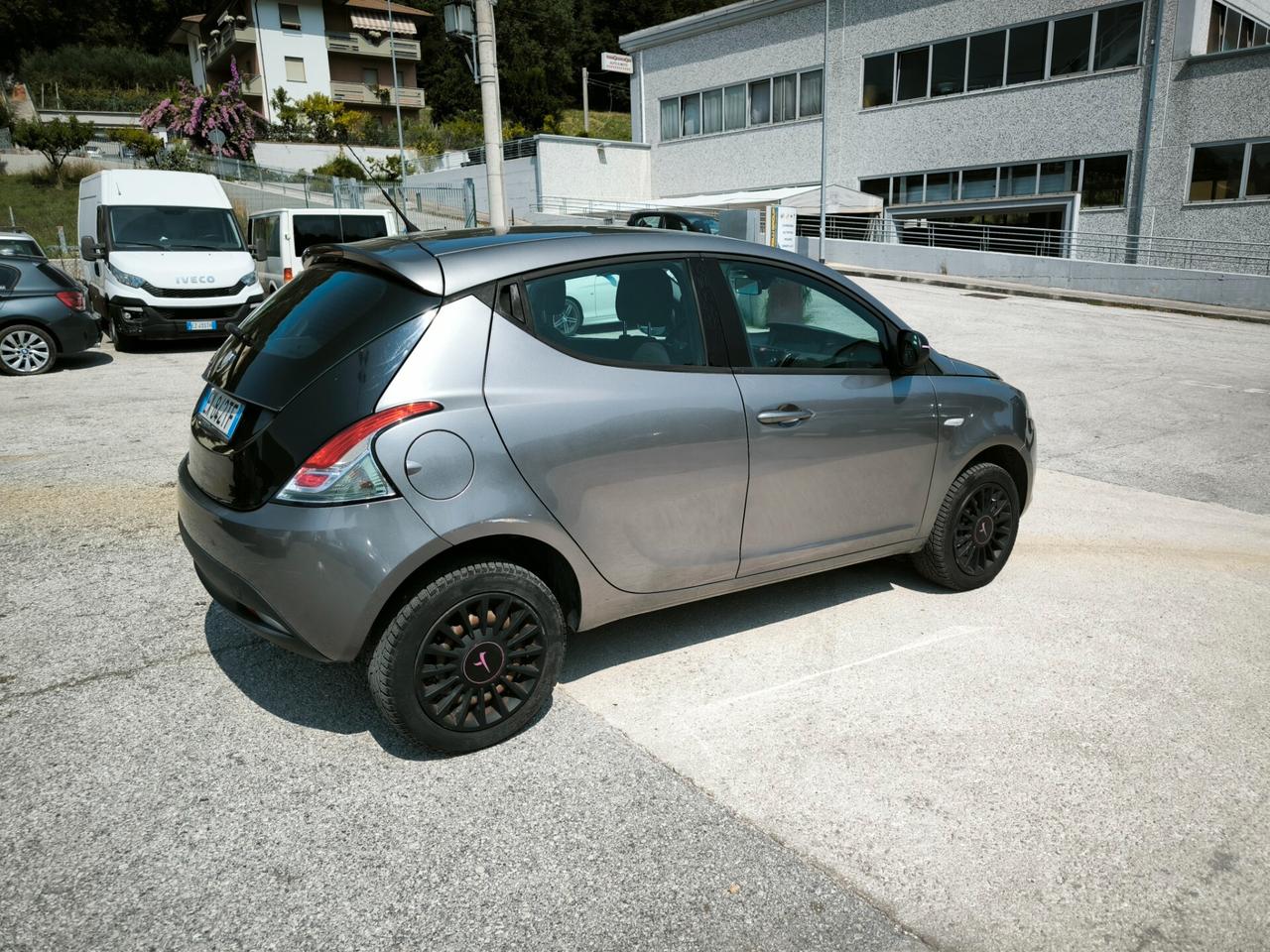 Lancia Ypsilon 0.9 TwinAir 85 CV 5 porte Metano Ecochic Elefantino