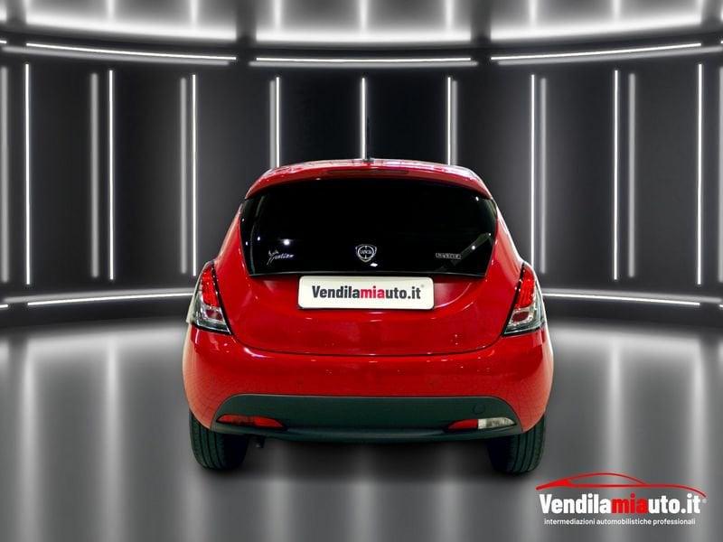 Lancia Ypsilon Ypsilon 1.0 FireFly 5 porte S&S Hybrid Ecochic Silver
