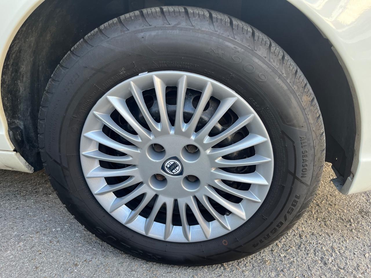 Lancia Ypsilon 1.4 Unyca Ecochic GPL FINE 2012