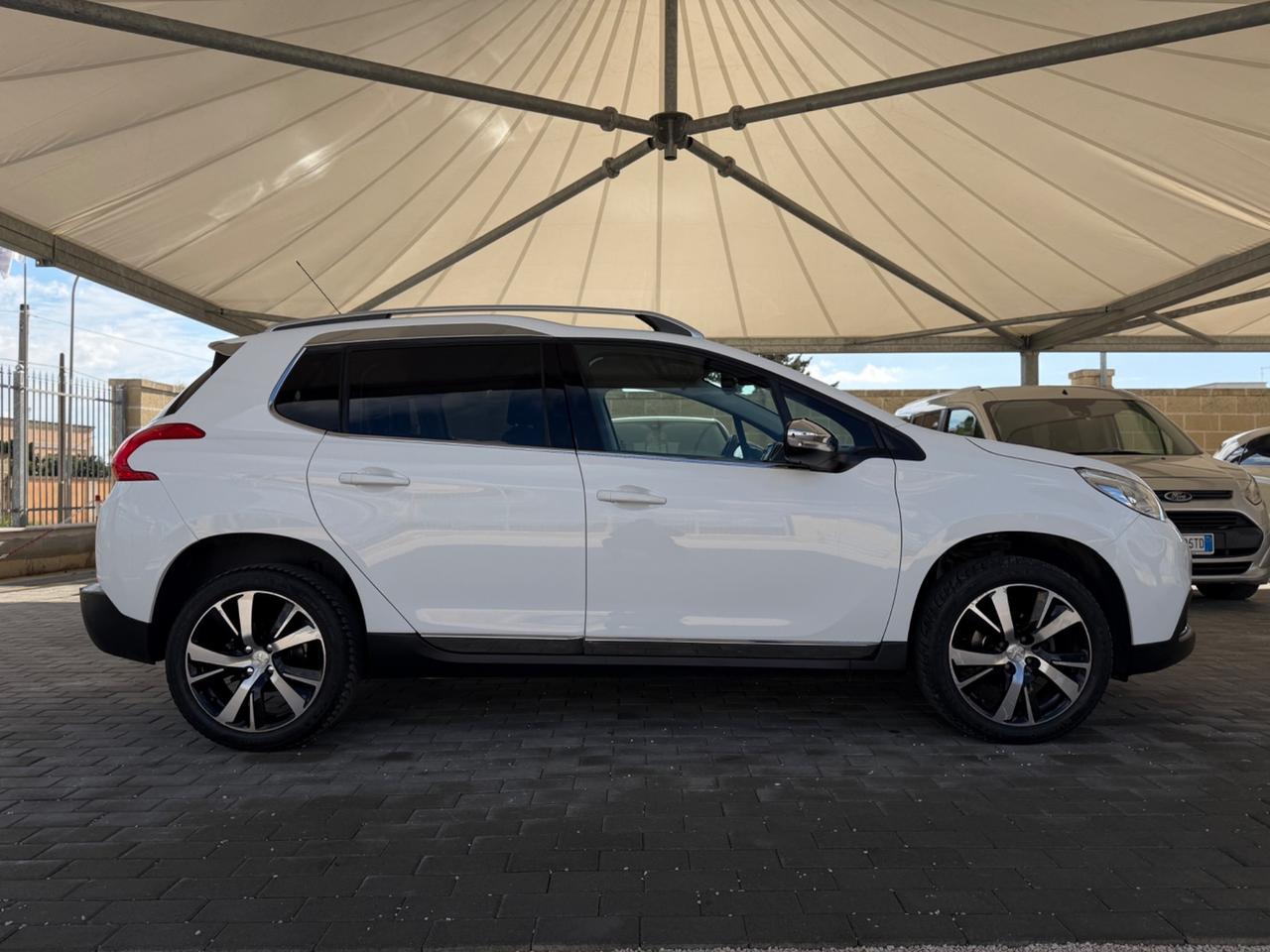 Peugeot 2008 BlueHDi 100 Allure FULL