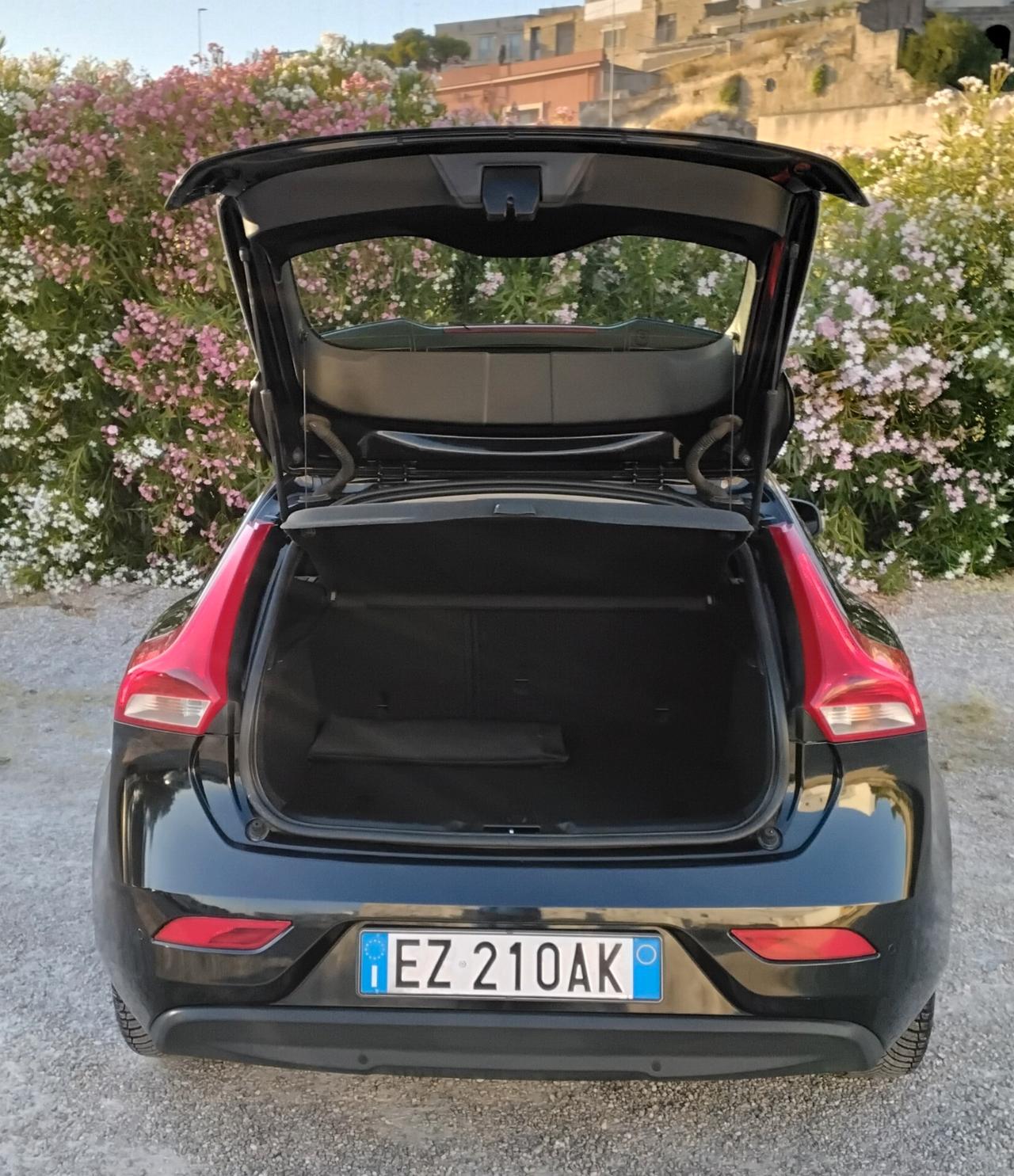Volvo V40 D2 1.6 R-design Kinetic