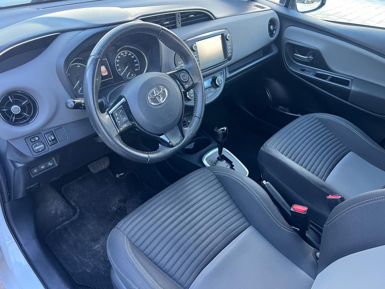 Toyota Yaris 1.5 Hybrid 5 porte Business