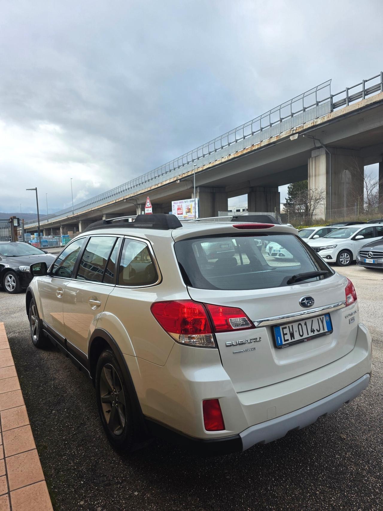 Subaru OUTBACK 2.0D CVT Trend Lineartronic