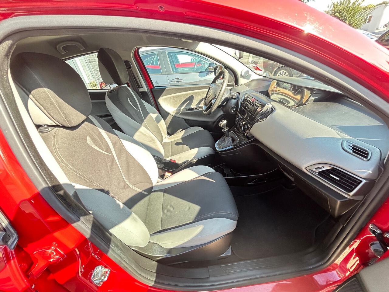 Lancia Ypsilon 0.9 TwinAir 85 CV 5 porte Metano Ecochic Gold