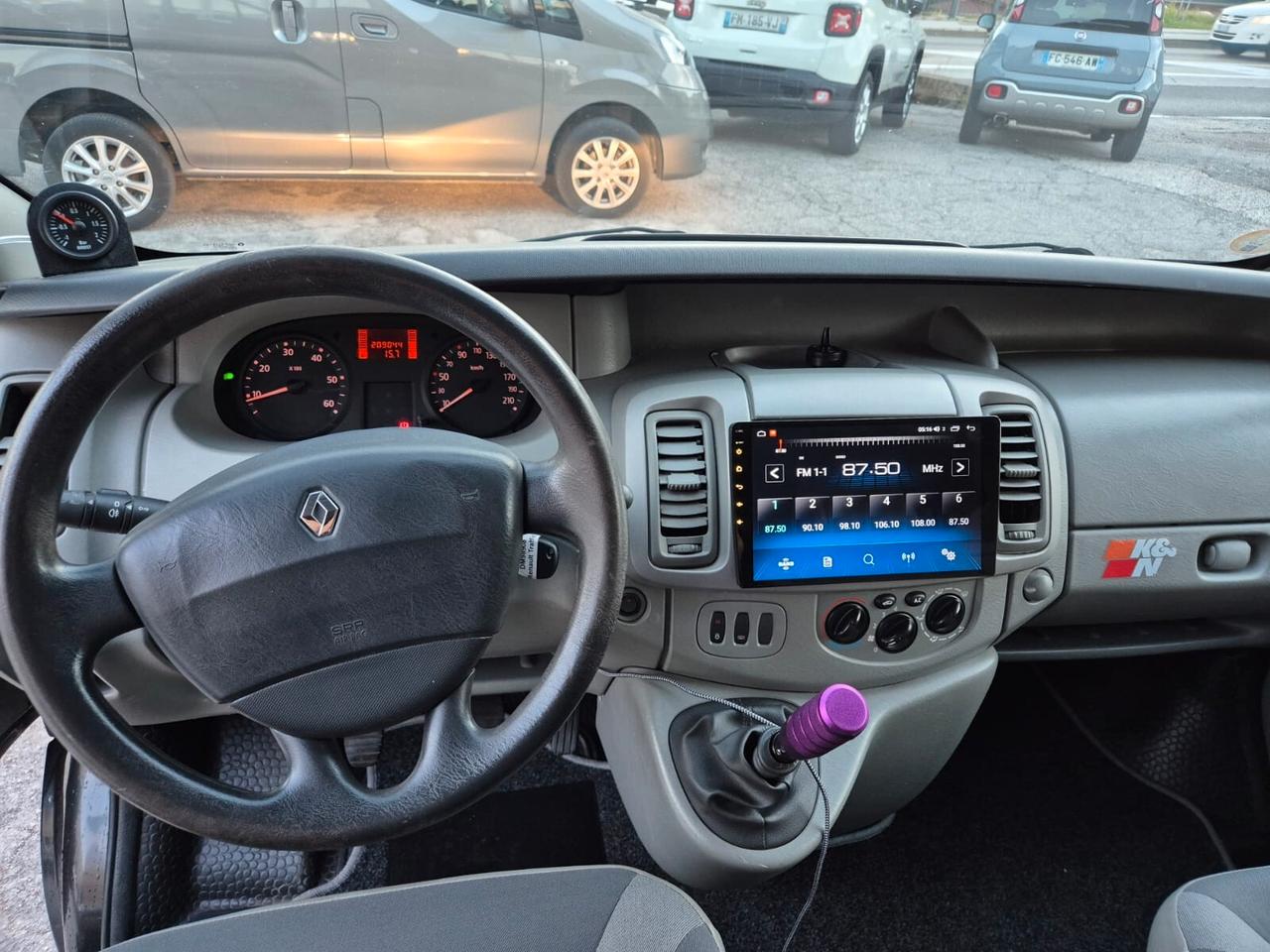 RENAULT TRAFIC 8 POSTI VERGLAST
