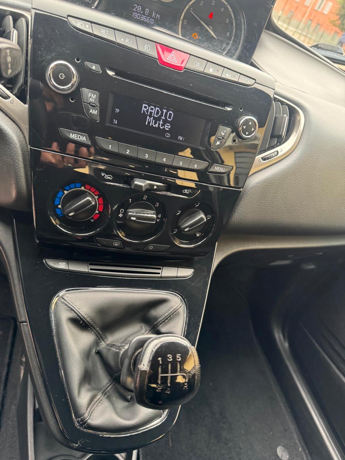 Lancia Ypsilon 2014 0.9 Benz/Metano 85 CV 5 porte