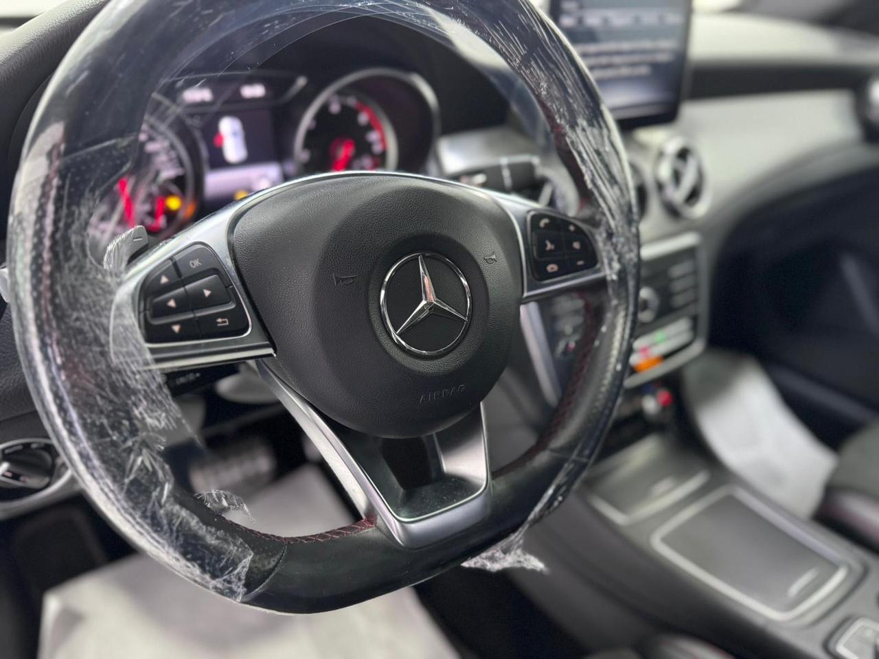 Mercedes-benz GLA 220 d Automatic -PREMIUM AMG-GARANTITA-2017