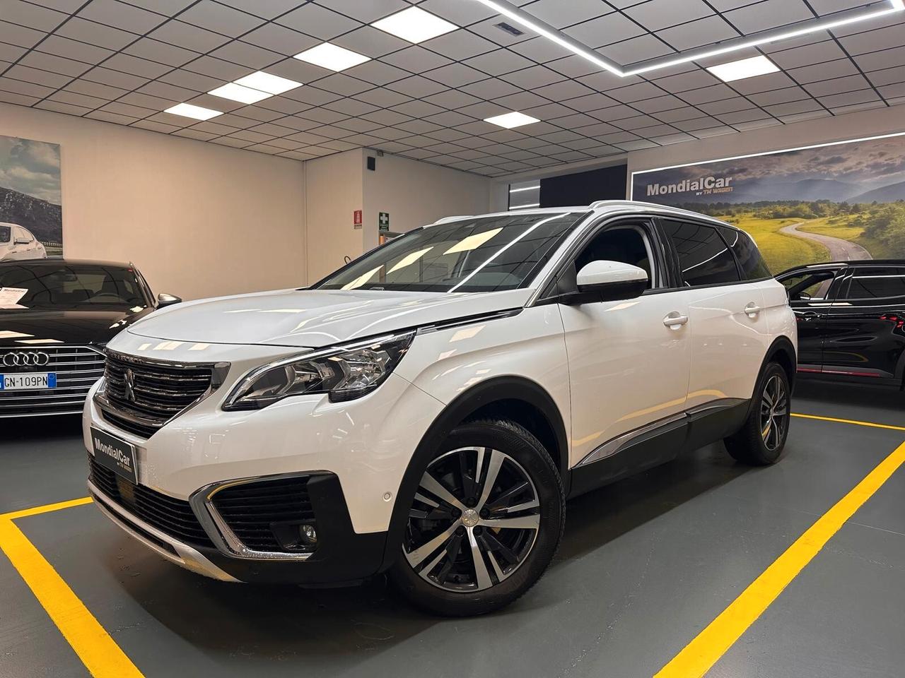 Peugeot 5008 1.5 131cv bluehdi Allure s * ADATTA NEOPATENTATI *