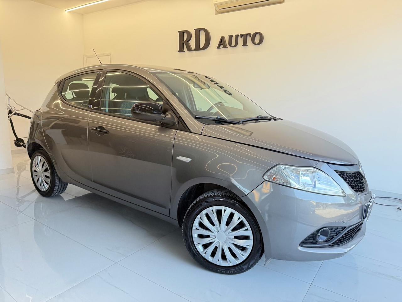 Lancia Ypsilon 1.2 69 CV 5 porte S&S Gold okneopatentati