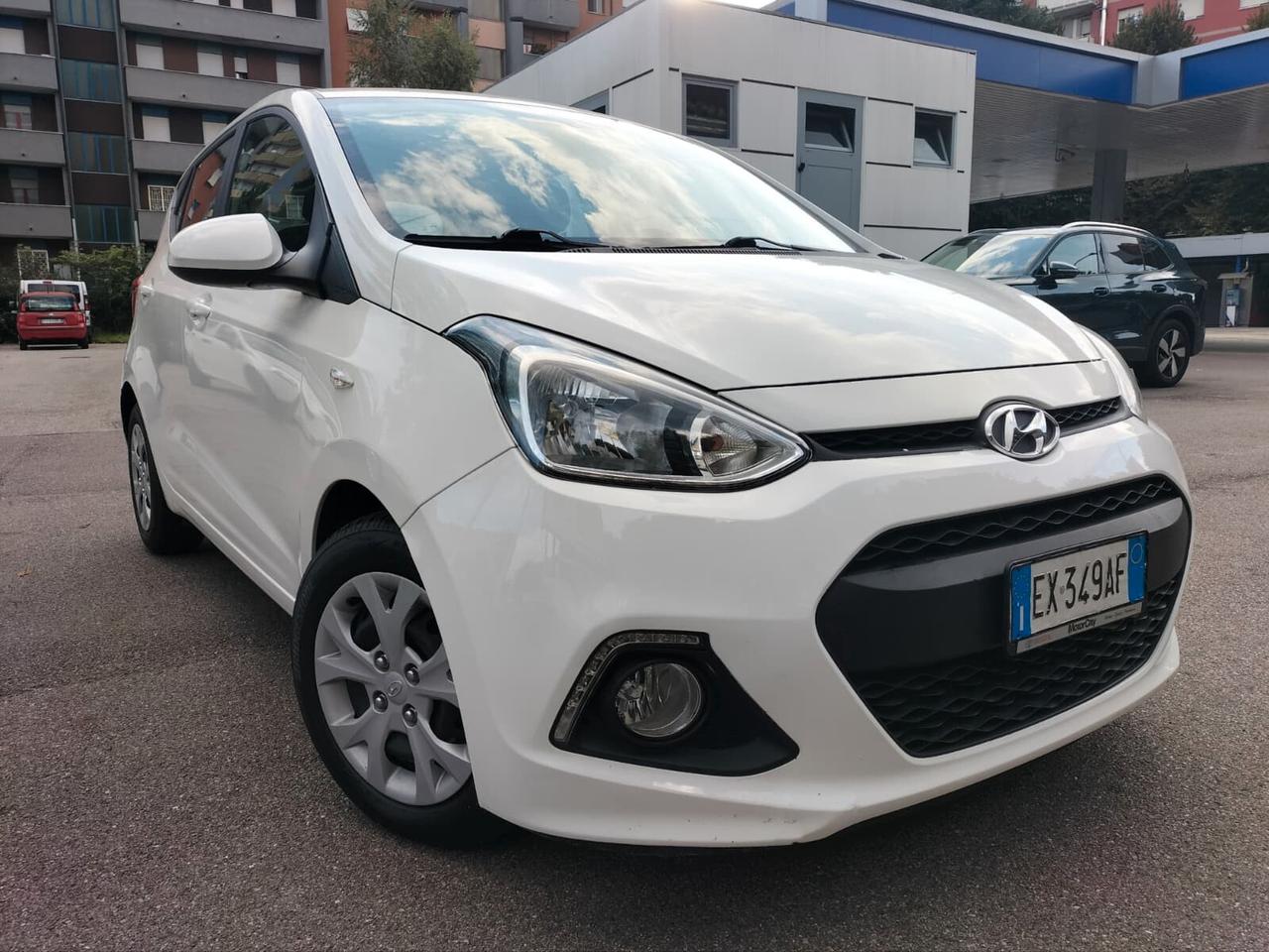 Hyundai i10 - TENUTA BENE !!!