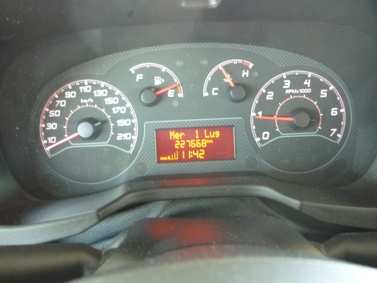 Fiat Qubo 1.4 8V CV 77 Lounge Natural Power