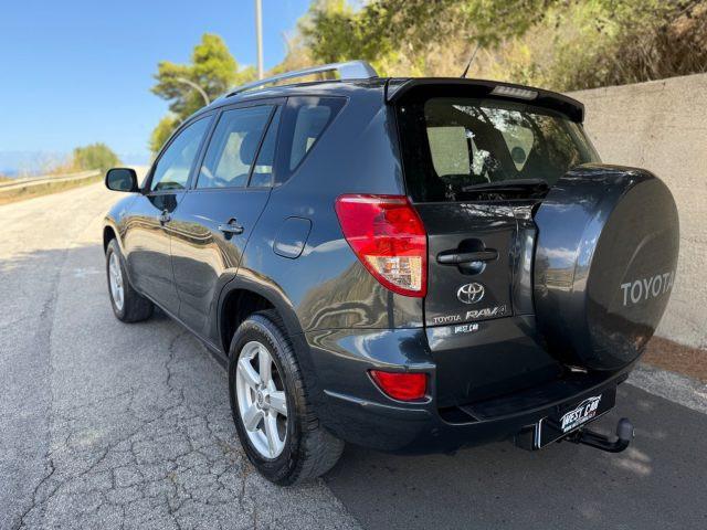 TOYOTA RAV 4 RAV4 2.2 D-4D Luxury CON GANCIO TRAINO