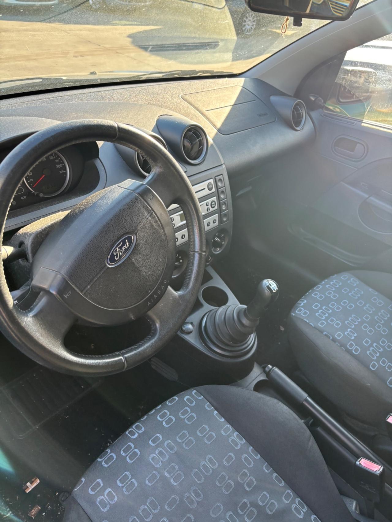 Ford Fiesta 1.2 16V 5p. Ambiente
