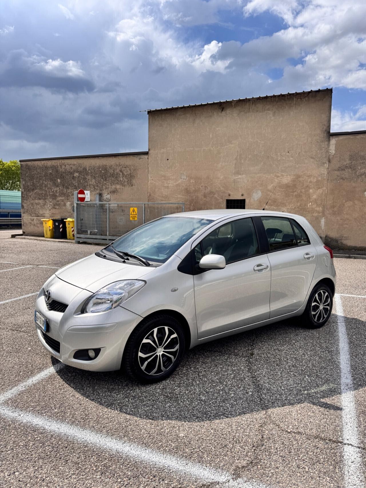 Toyota Yaris 1.3 5 porte 2011
