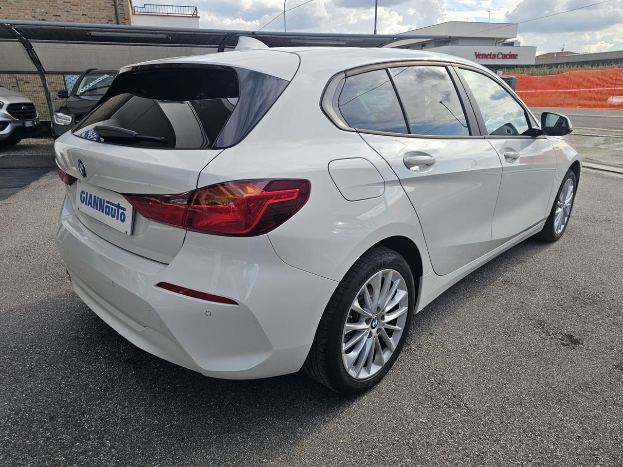 Bmw 116 116d 5p. Business Advantage