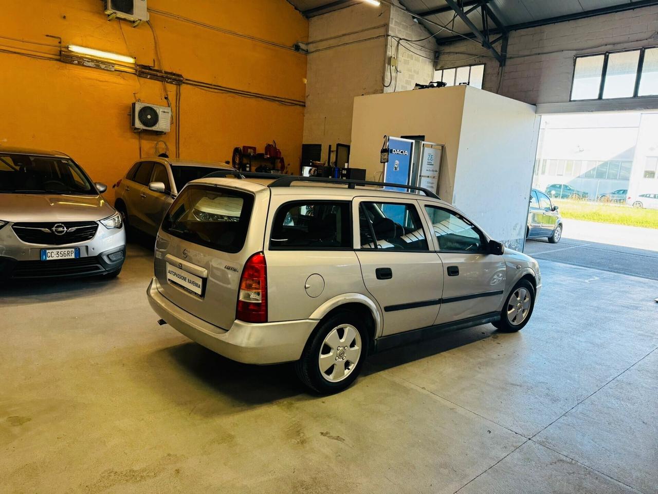 Opel Astra 1.6i 16V -- station wagon 90.000km