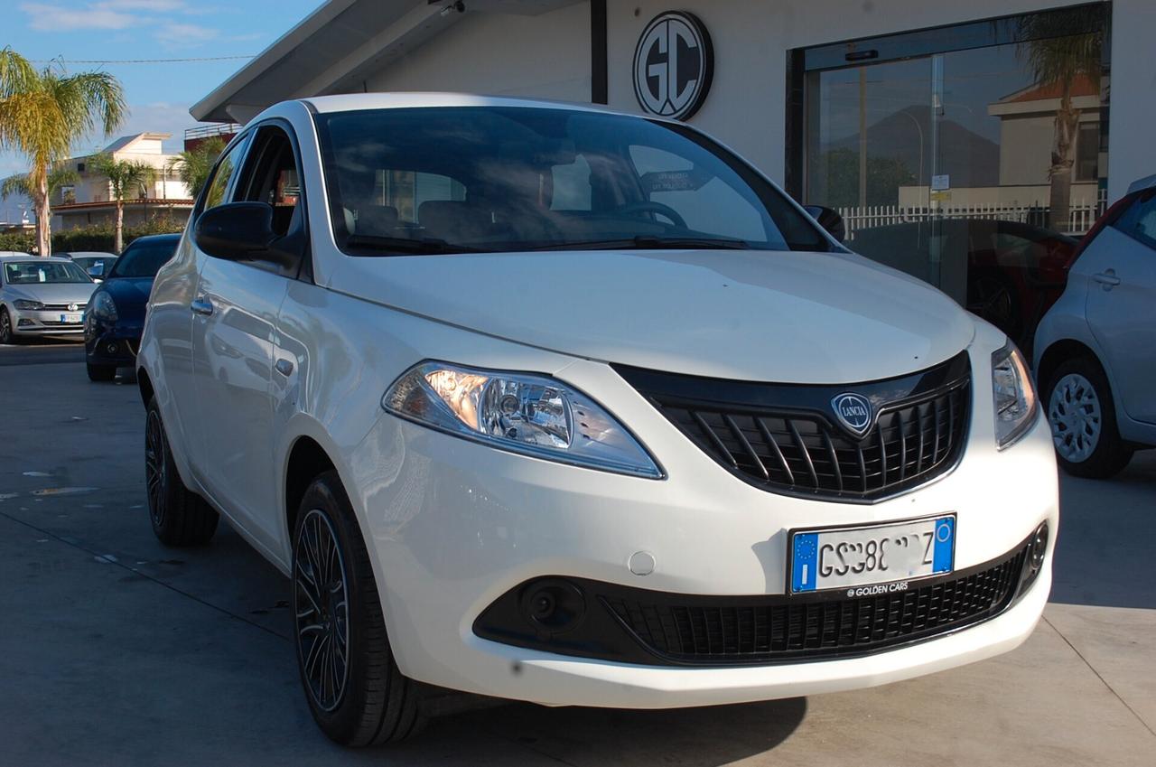 Lancia Ypsilon 1.0 firefly 70CV hybrid Oro S&S Uff Italy USB