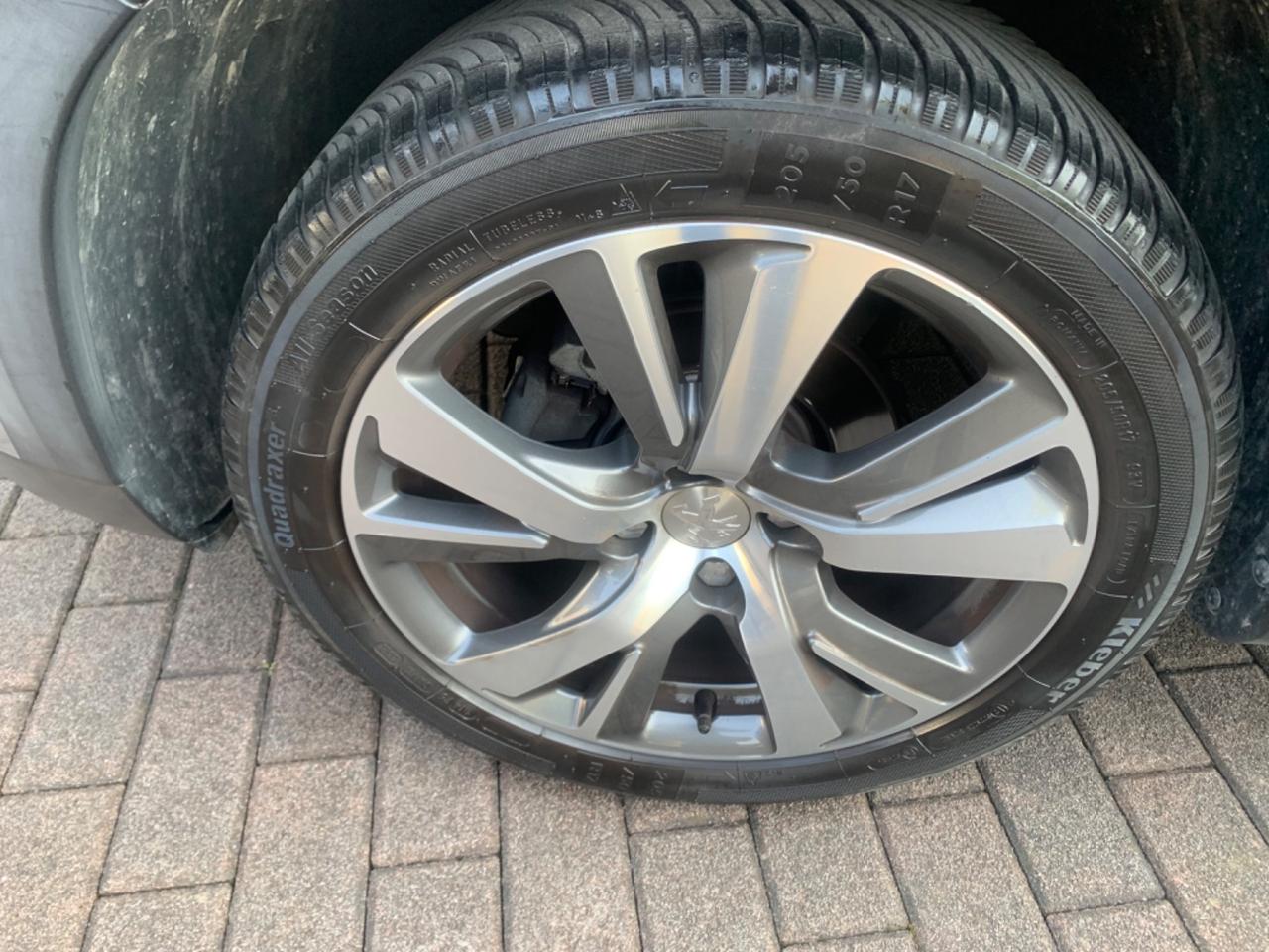 Peugeot 2008 BlueHDi 100 Allure