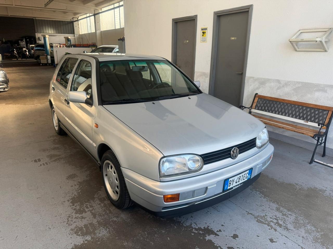 Volkswagen Golf 1.8/90 CV cat aut. 5 porte GL