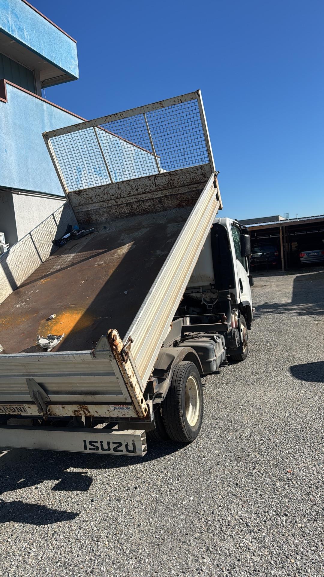 ISUZU RIBALTABILE, MARCIANTE MA INCIDENTATO SUPER PREZZO!