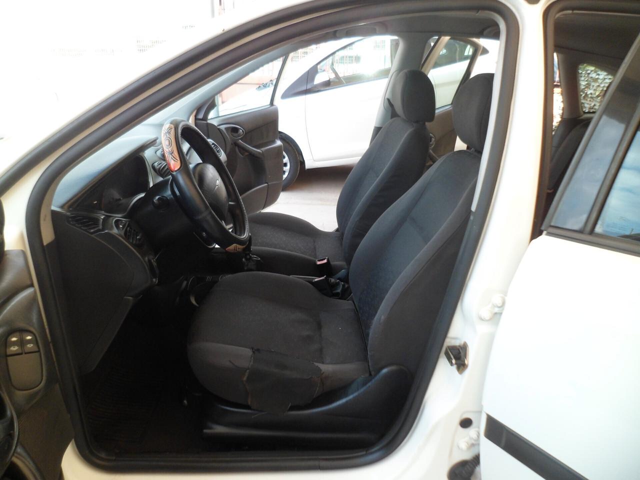 Ford Focus 1.8 TDCi 5p gancio traino full 00
