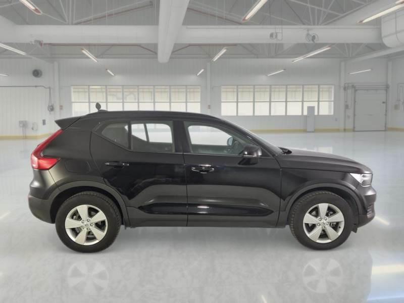 VOLVO XC40 T2 Momentum Core