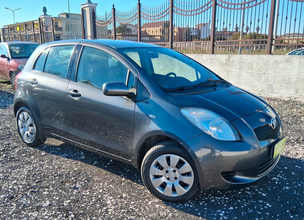 Toyota Yaris 1.0 5 porte Sol