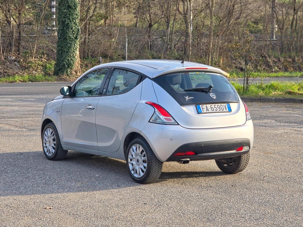 Lancia Ypsilon 1.2 69 CV 5 porte Elefantino 2015-E6 Manuale NEO
