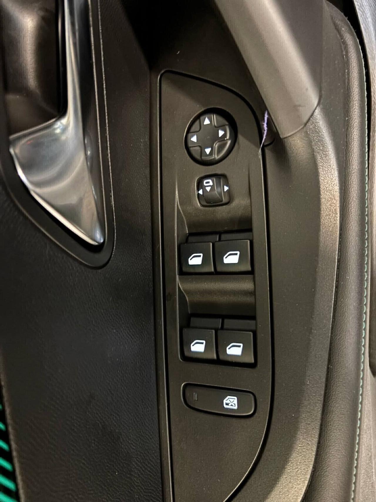 Peugeot 2008 BlueHDi 130 S&S EAT8 Allure**/