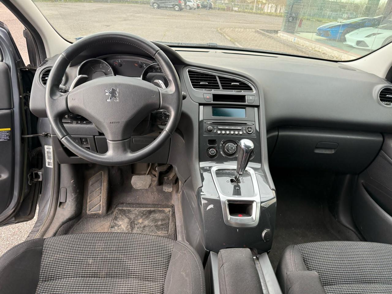 Peugeot 5008 1.6 HDi 112CV cambio robotizzato Tecno