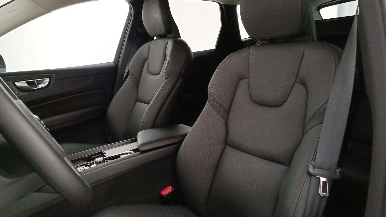 VOLVO XC60 2.0 b4 Plus Dark awd auto