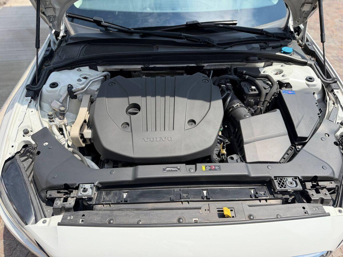 Volvo V60 2.0 b3 Momentum Business auto 8m my21