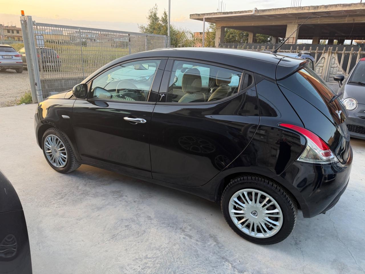 Lancia Ypsilon 1.2 69 CV 5 porte S&S Silver