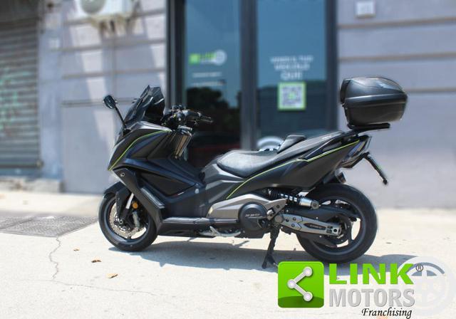 KYMCO AK 550 .