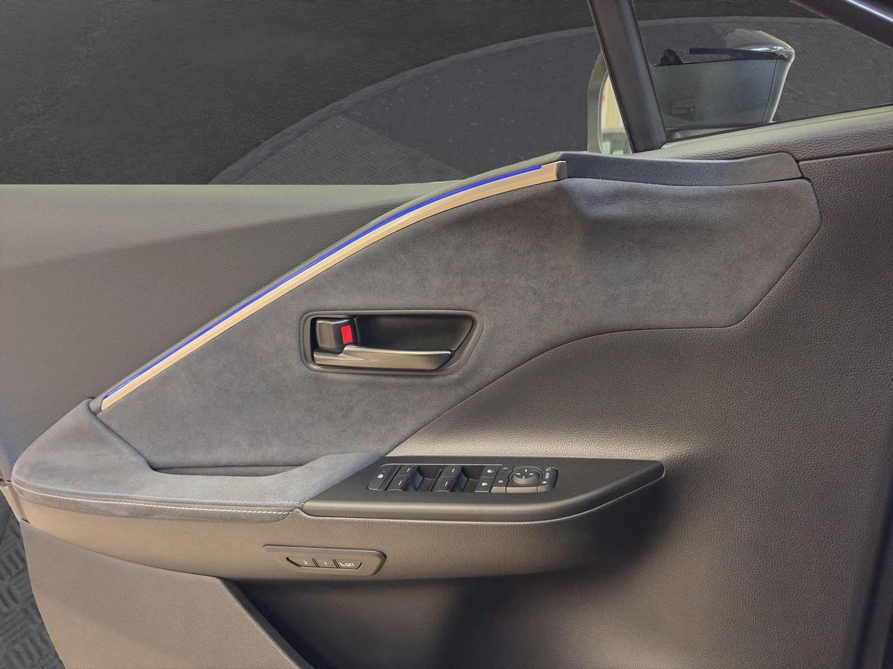 Toyota C-HR 2.0 phev Lounge fwd e-cvt