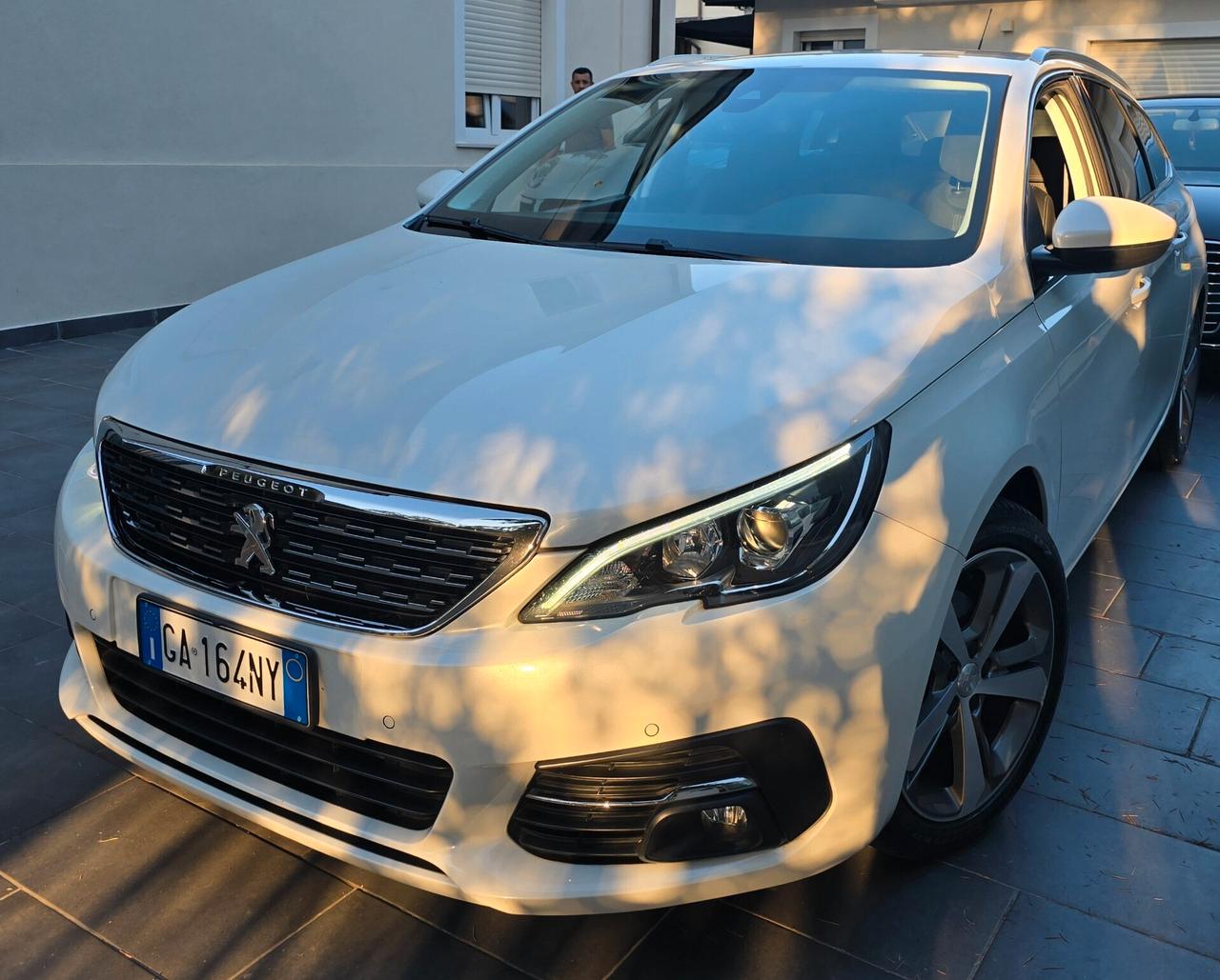 Peugeot 308 BlueHDi 130 S&S SW Allure