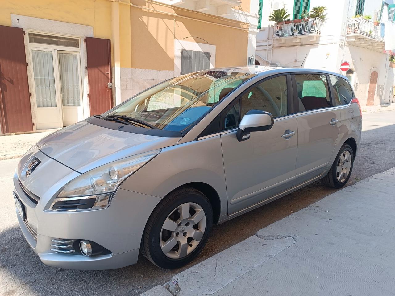 Peugeot 5008 1.6 HDi 112CV ALLURE 7 POSTI NAVI GANCIO TRAINO