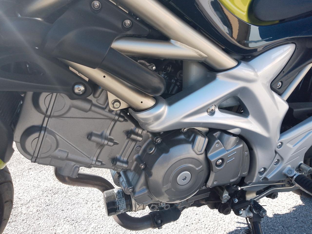 Suzuki Gladius 650 POCHISSIMI CHILOMETRI - PARI AL NUOVO