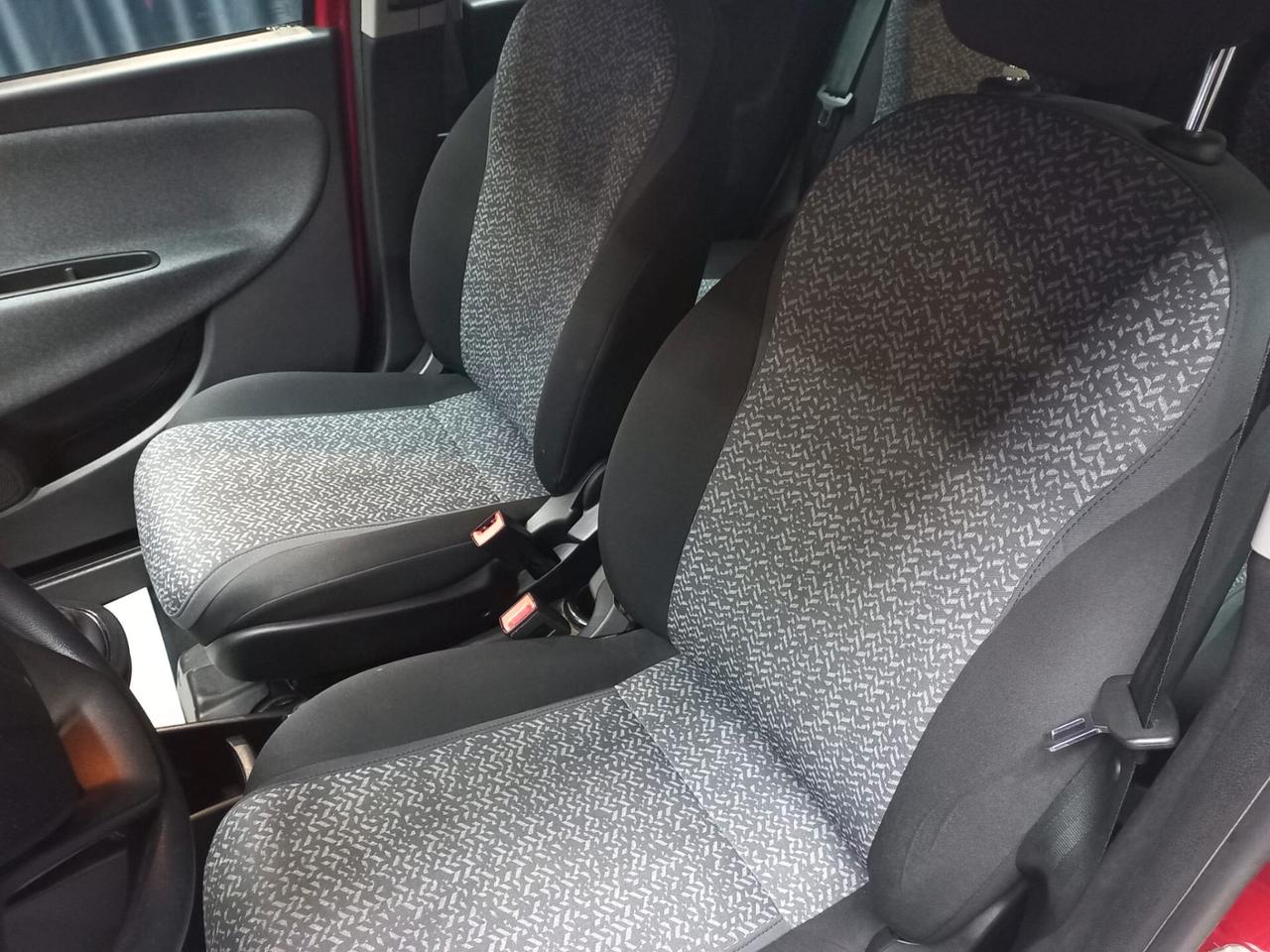 Lancia Ypsilon 1.0 FireFly 5 porte S&S Hybrid Silver