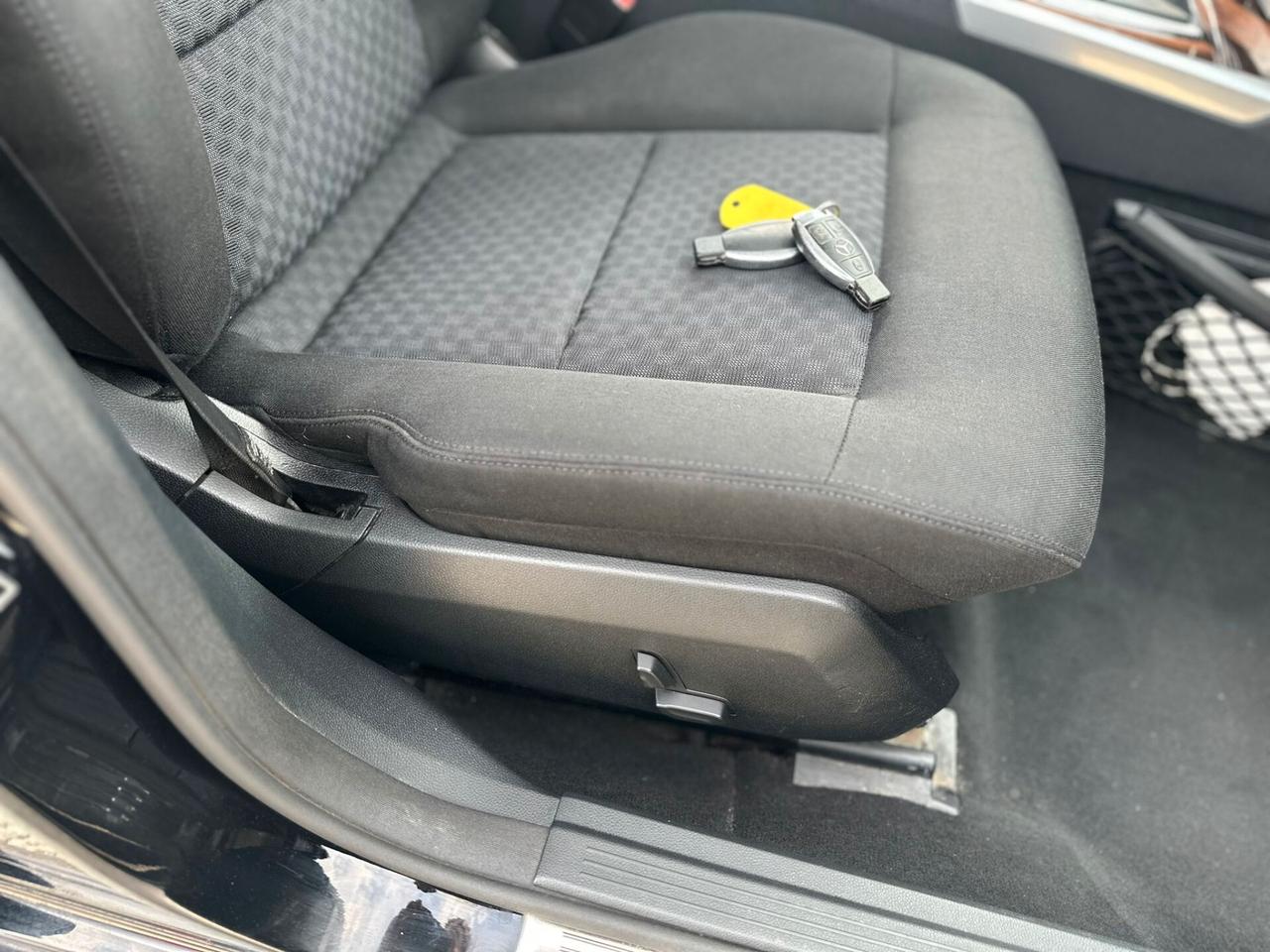 Mercedes-benz E 220 CDI BlueEFFICIENCY Avantgarde