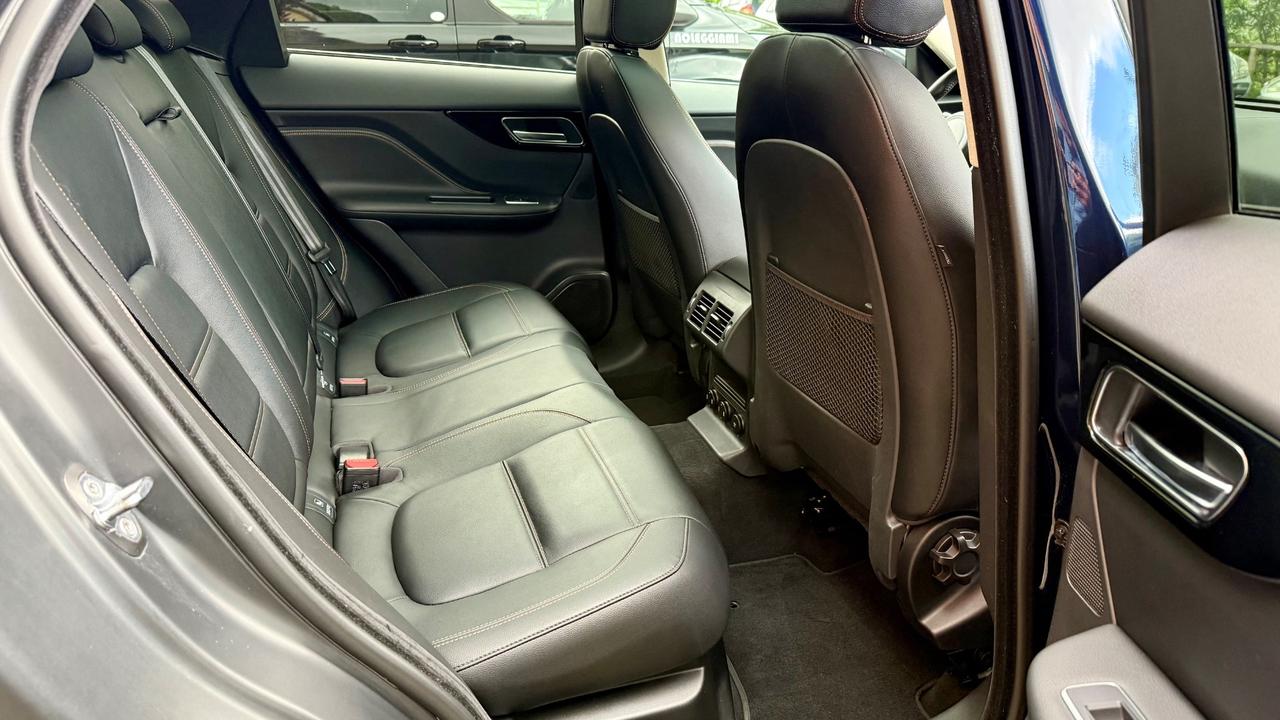 Jaguar F-Pace 2.0 D 180 CV AWD aut. Prestige