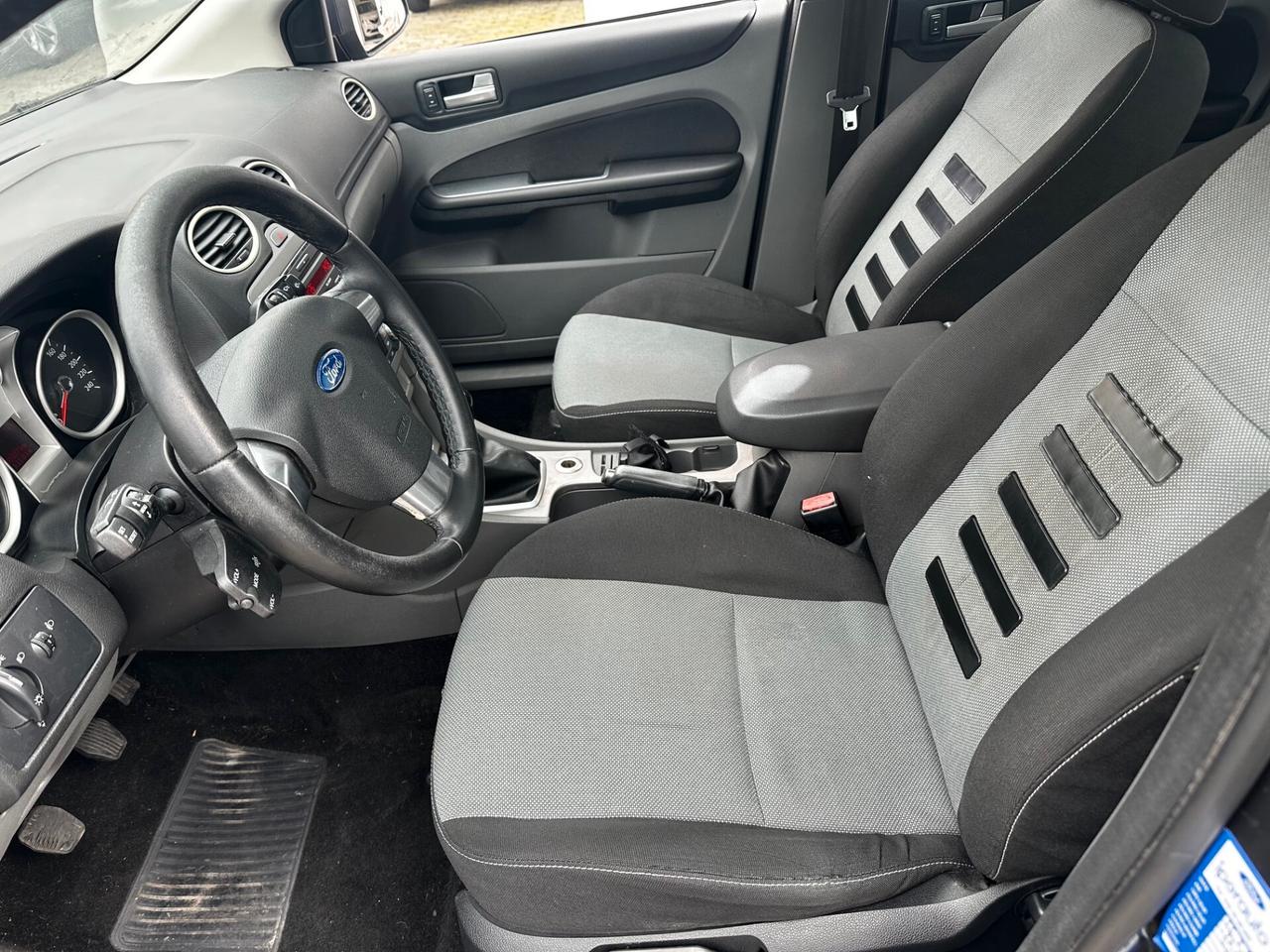 Ford Focus 1.6 (115CV) 5p. Bz.- GPL Ikon