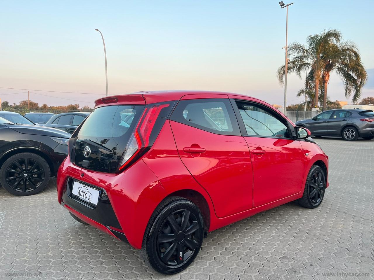 TOYOTA Aygo 1.0 VVT-i 72 CV 5p. x-business